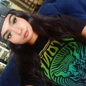 Meet your Posher, Karina